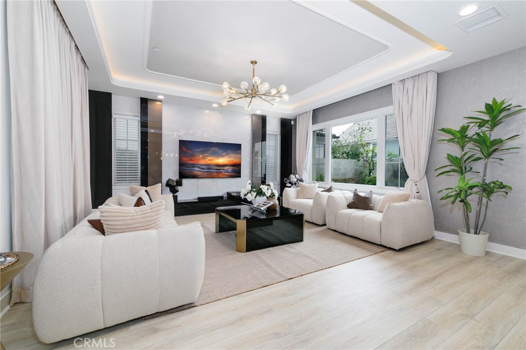 MLS #OC25090901 image #6