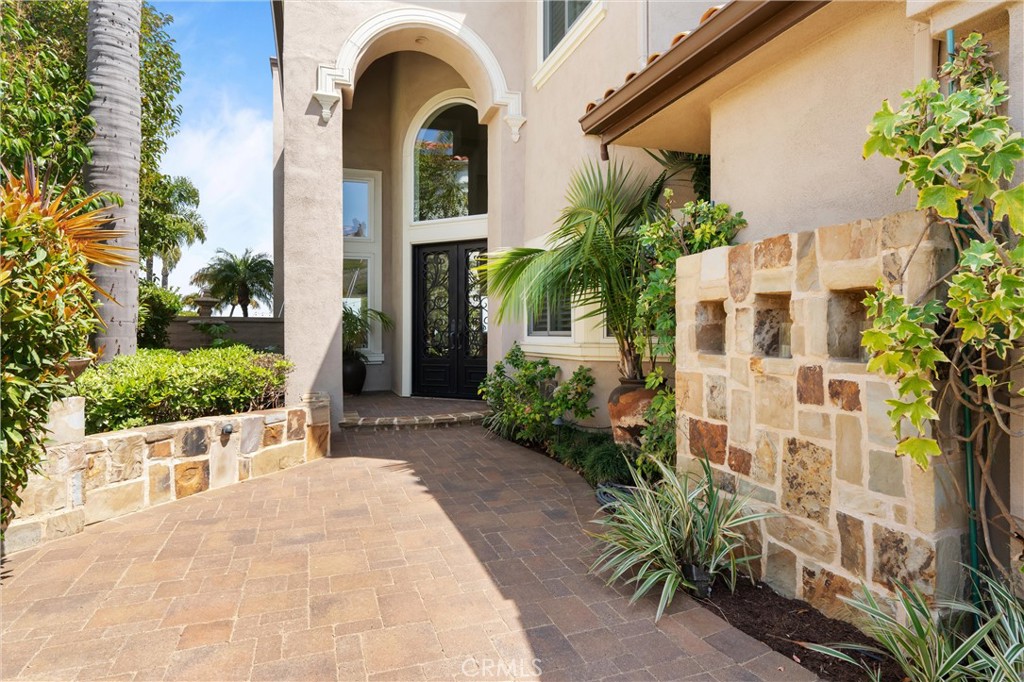 MLS #OC25091596 image #3