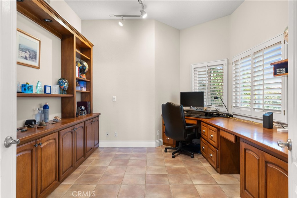 MLS #OC25091596 image #30