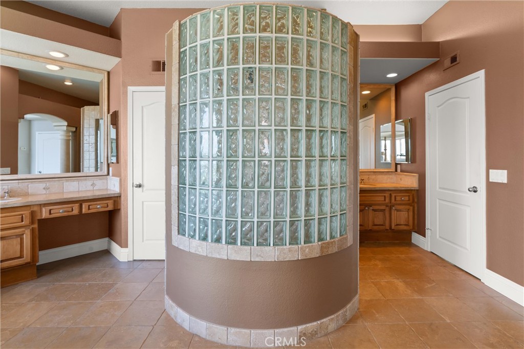 MLS #OC25091596 image #43