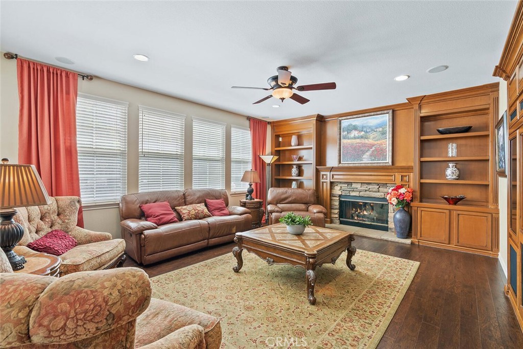 MLS #OC25092278 image #2