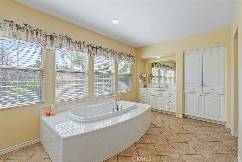 MLS #OC25092278 image #25