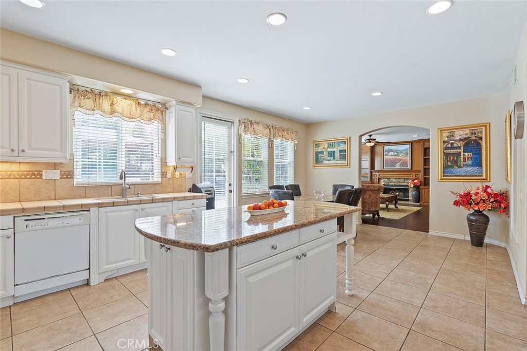 MLS #OC25092278 image #3