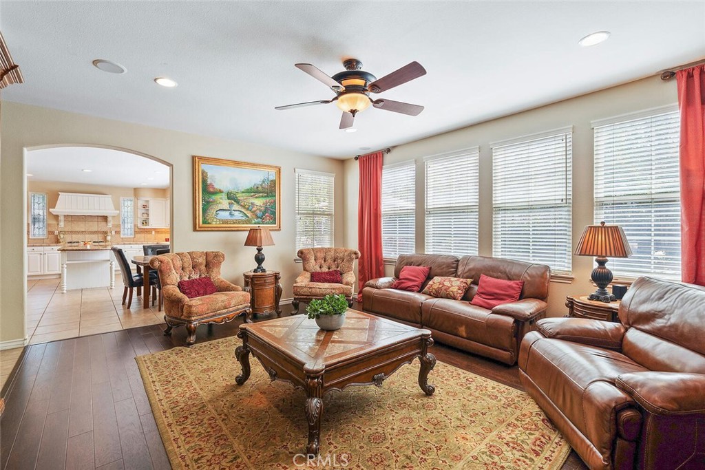 MLS #OC25092278 image #4