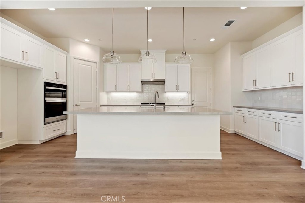 MLS #OC25093156 image #2