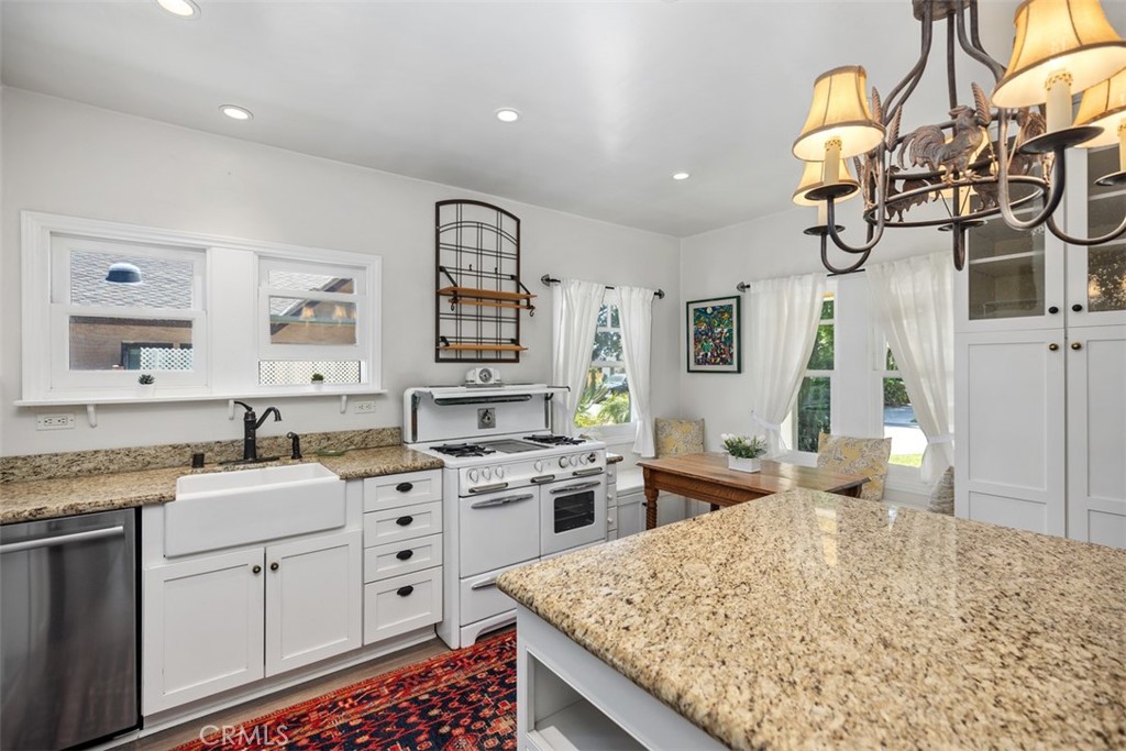 MLS #OC25093177 image #14