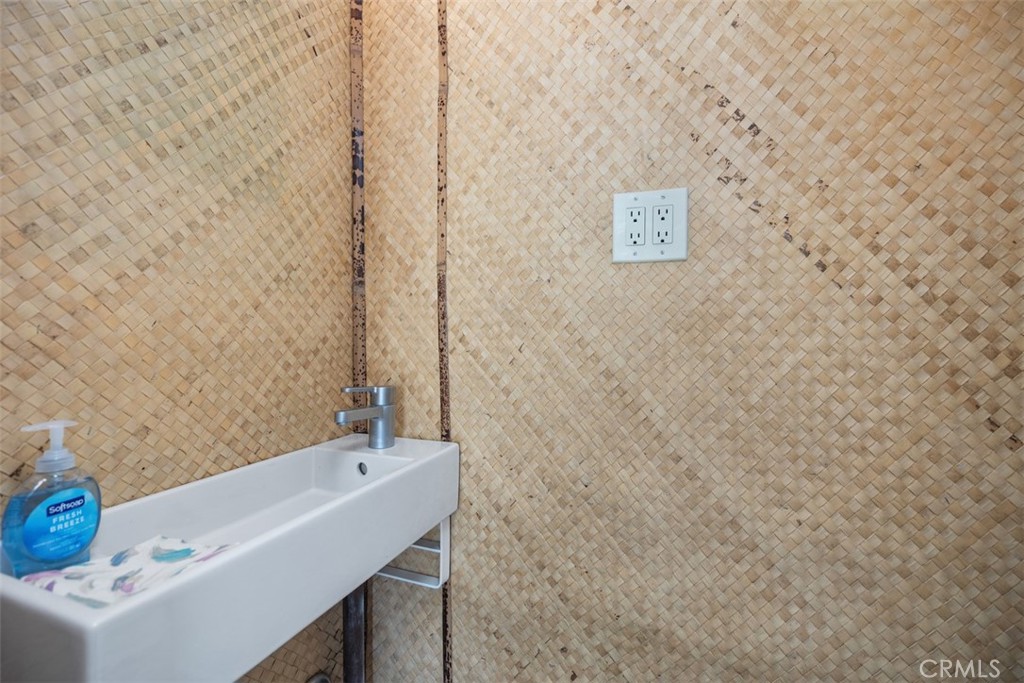 MLS #OC25093177 image #16