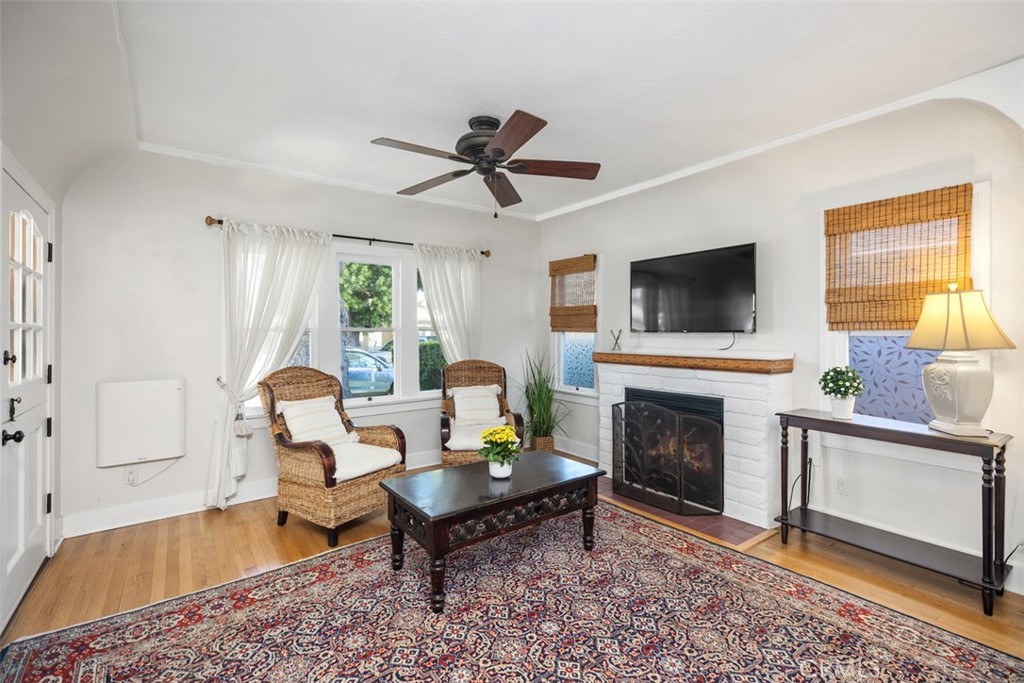 MLS #OC25093177 image #5