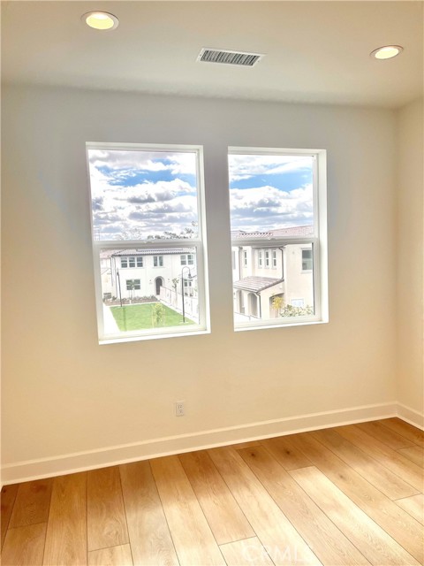 MLS #OC25093195 image #10