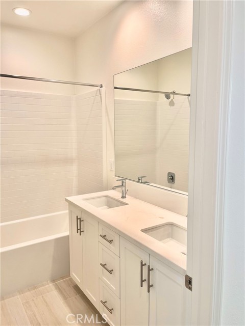 MLS #OC25093195 image #14