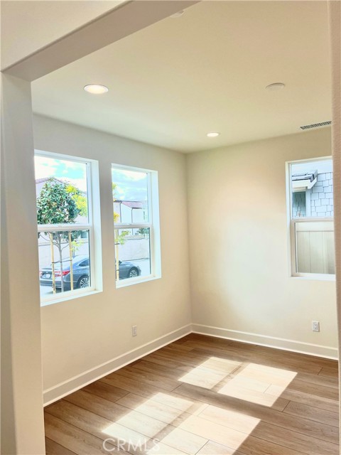 MLS #OC25093195 image #5