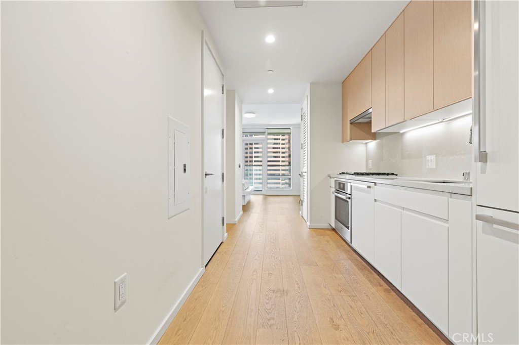 MLS #OC25093663 image #1