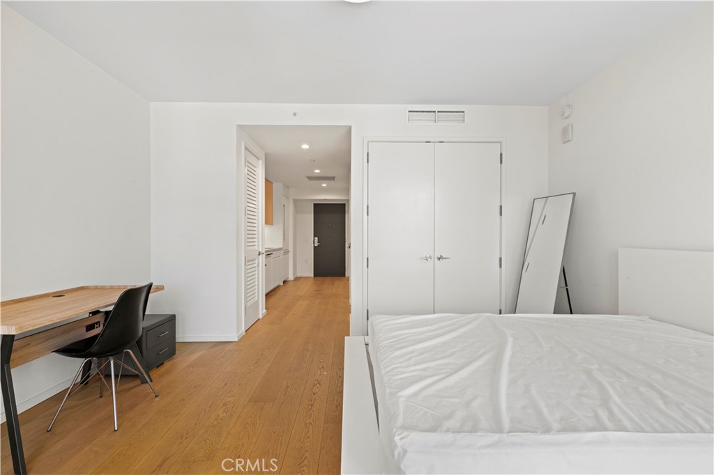 MLS #OC25093663 image #9