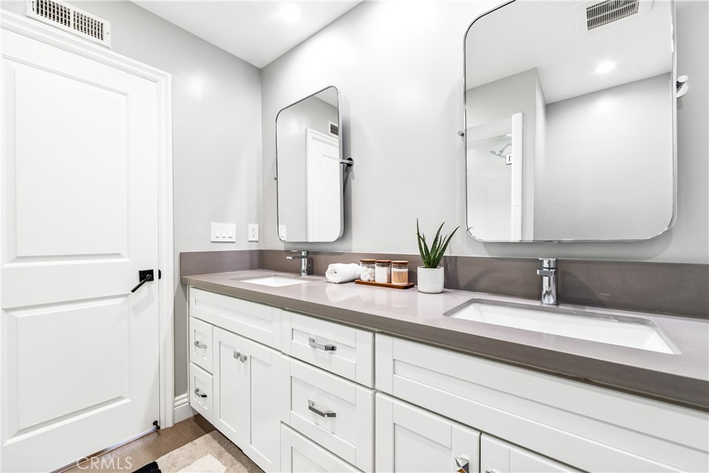 MLS #OC25093854 image #35