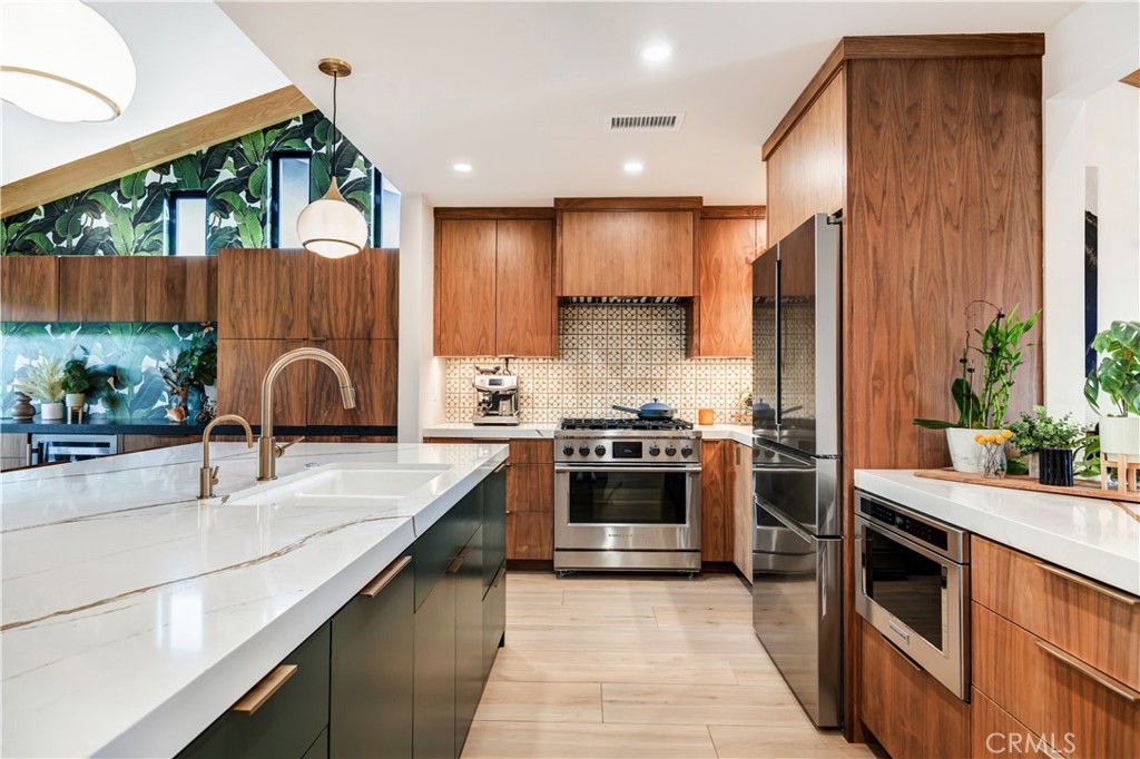 MLS #OC25094416 image #2