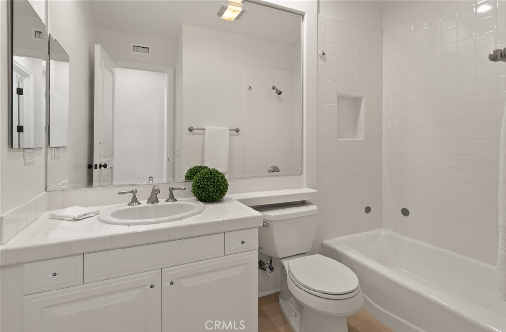 MLS #OC25094452 image #42