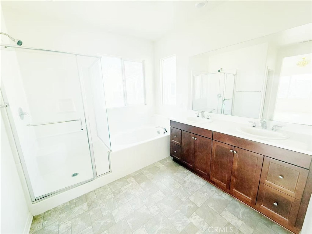 MLS #OC25094836 image #25