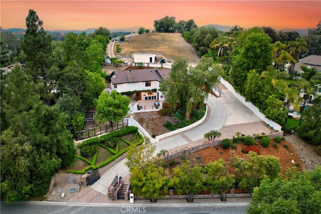 MLS #OC25095395 image #1