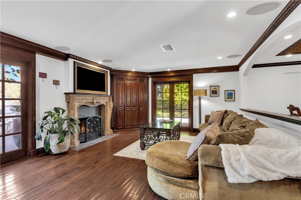 MLS #OC25095395 image #16