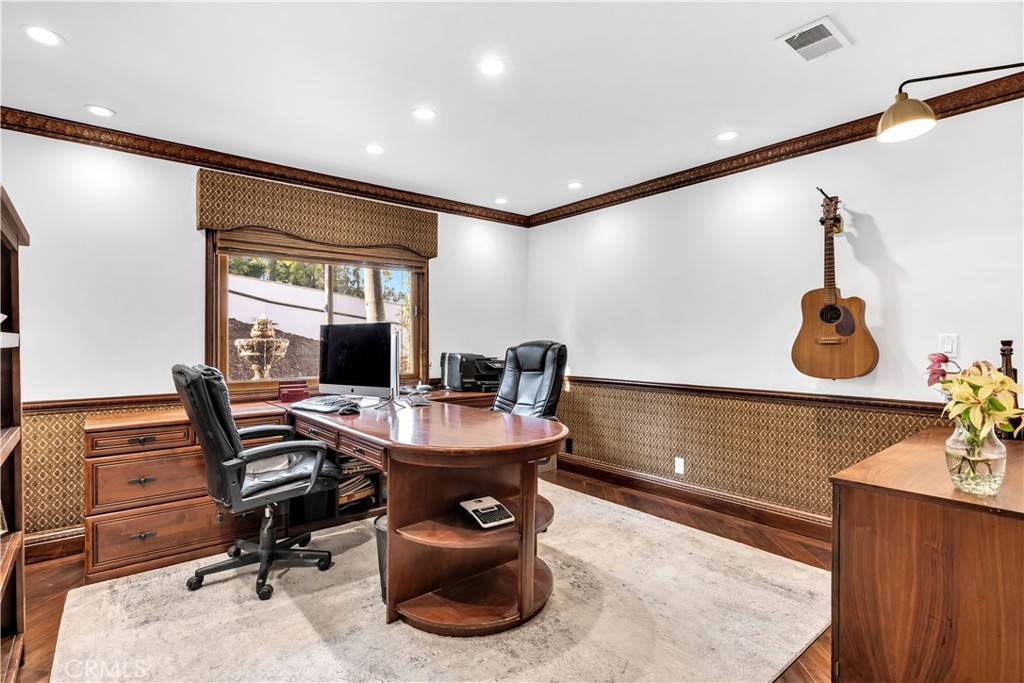 MLS #OC25095395 image #18