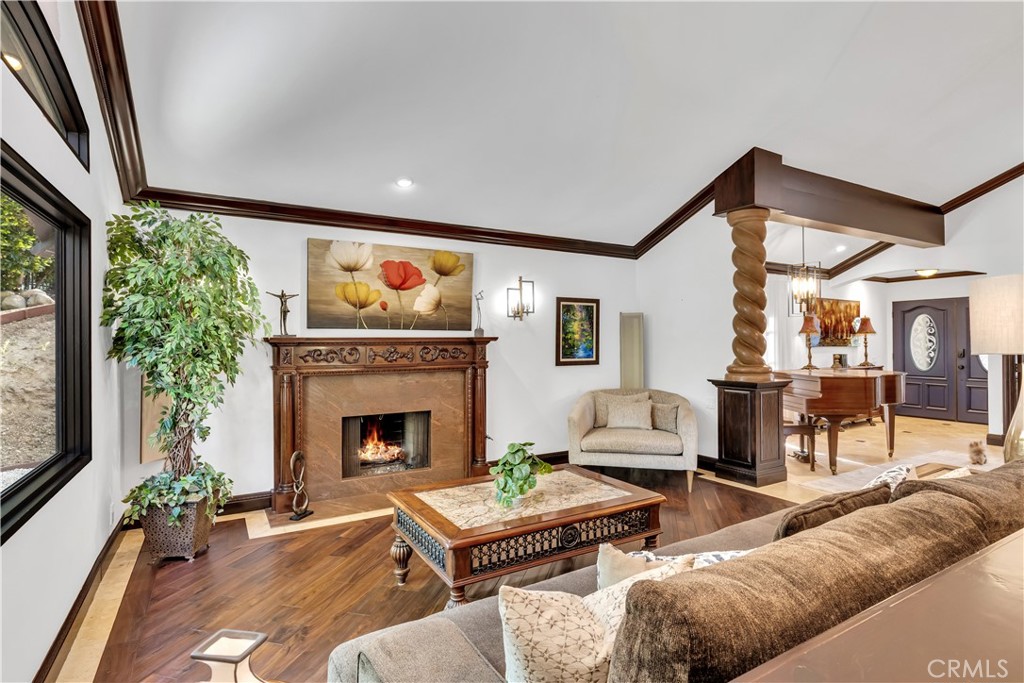 MLS #OC25095395 image #6