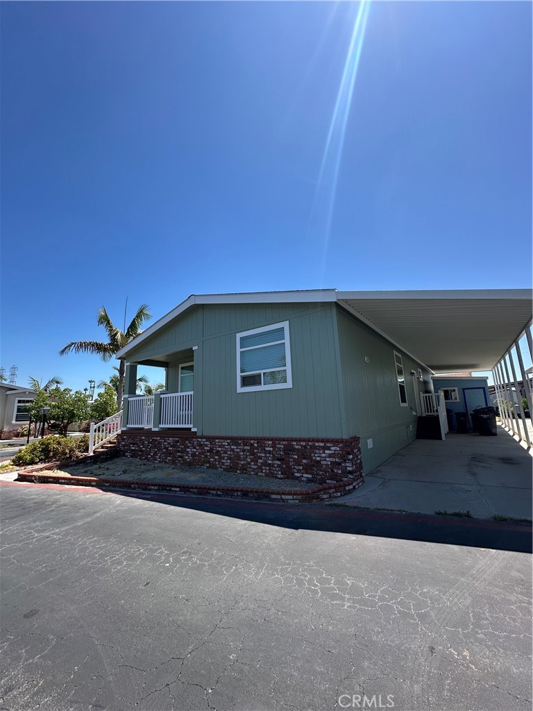 MLS #OC25100305 image #1