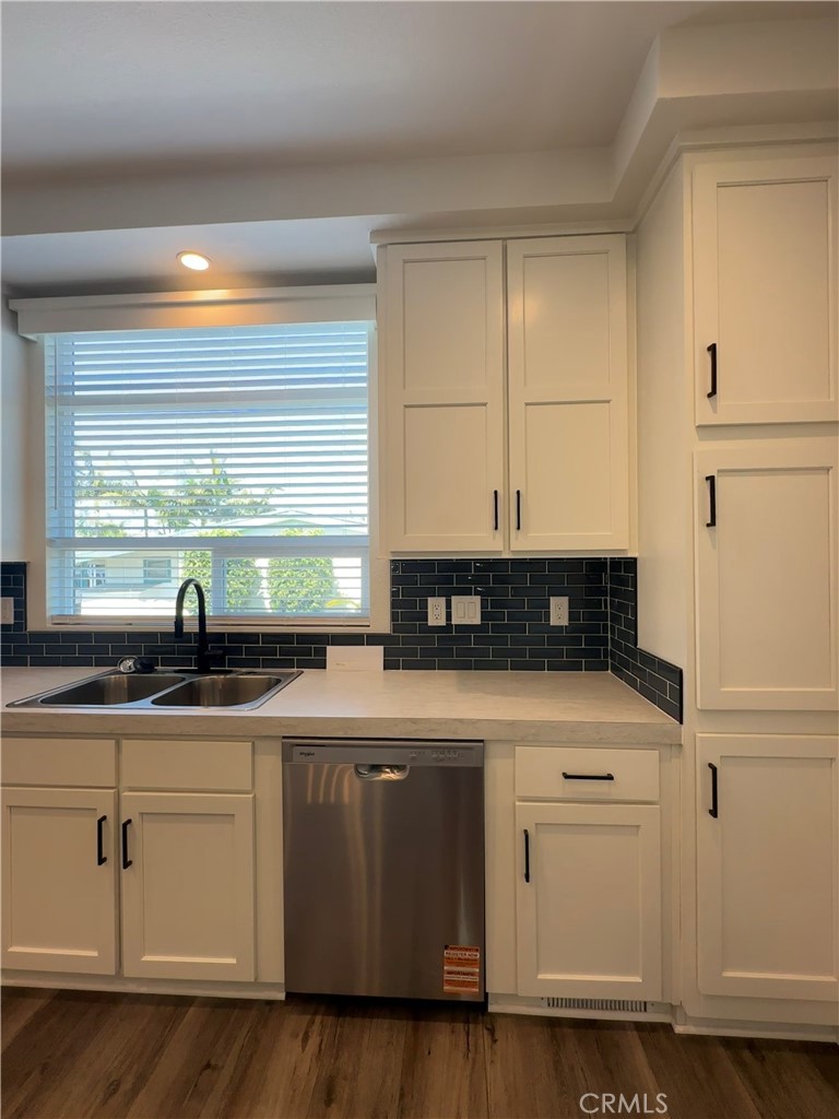 MLS #OC25100305 image #12