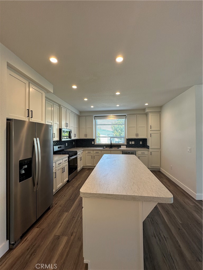 MLS #OC25100305 image #15