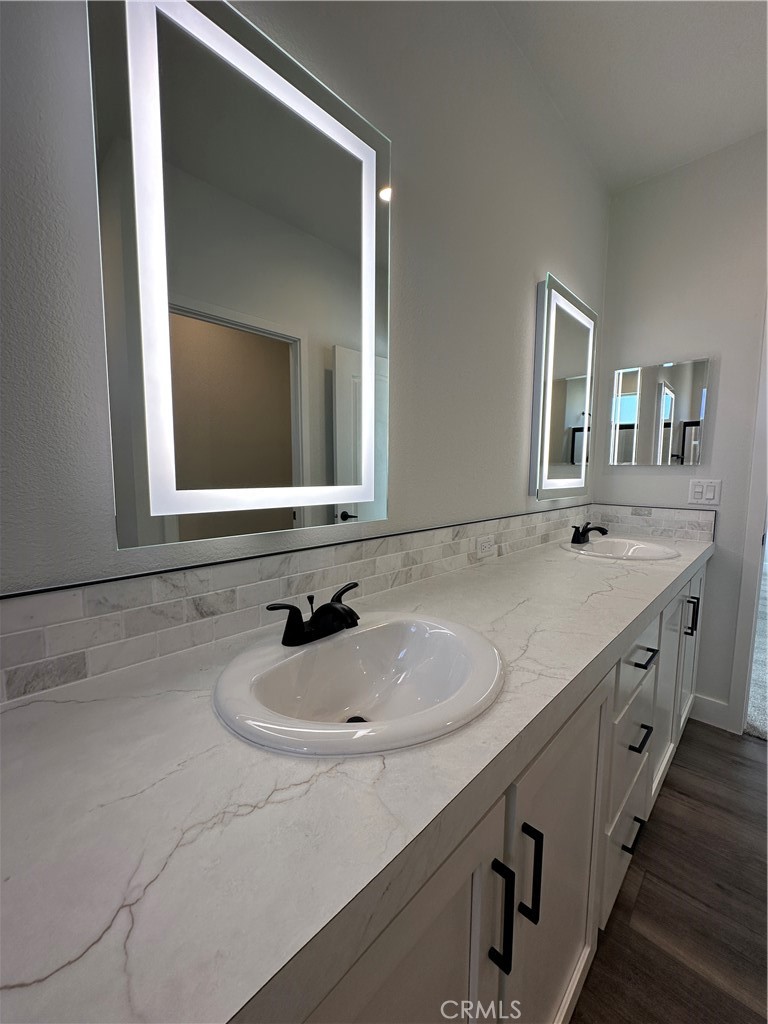 MLS #OC25100305 image #27