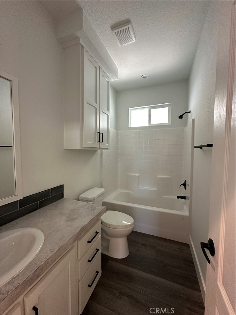 MLS #OC25100305 image #31