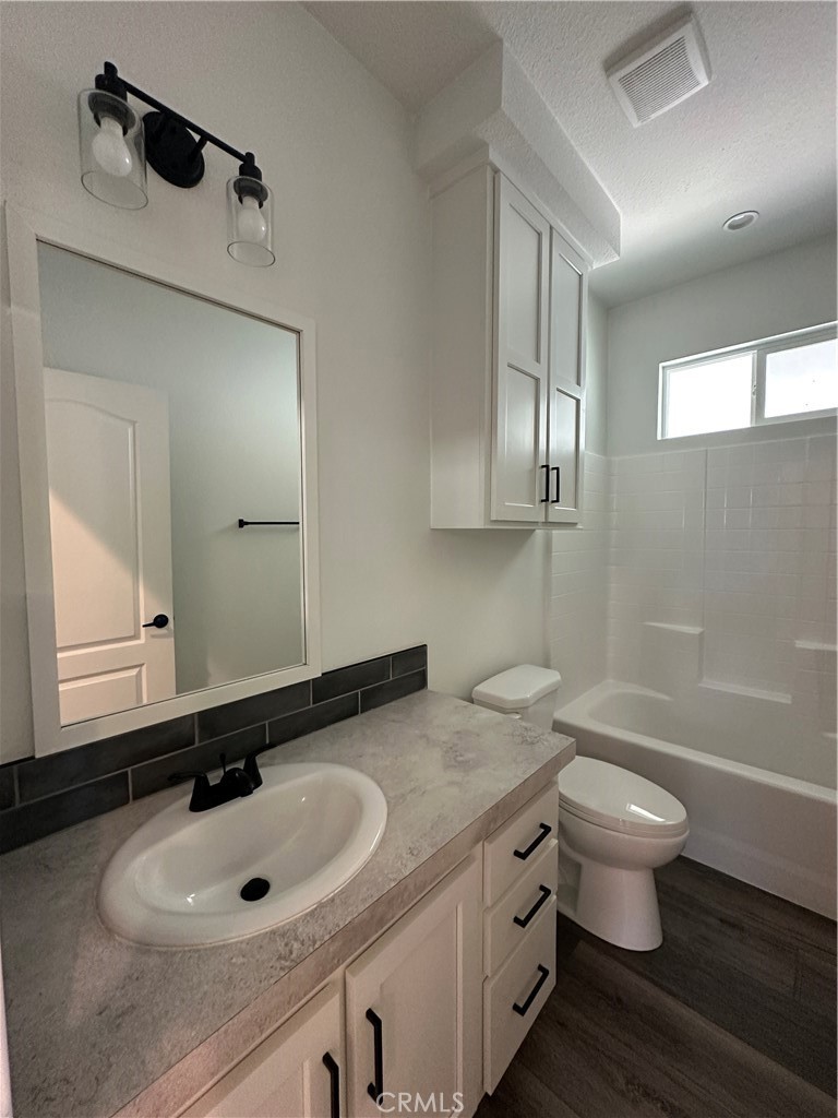 MLS #OC25100305 image #33