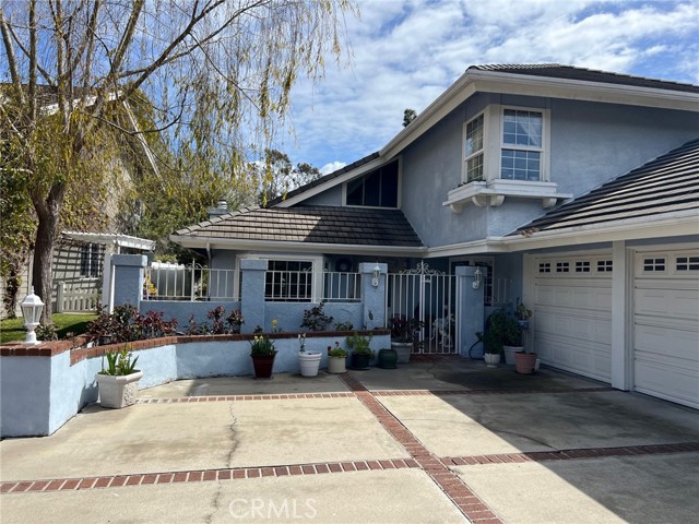 MLS #OC25100375 image #0