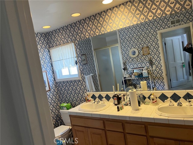 MLS #OC25100375 image #10