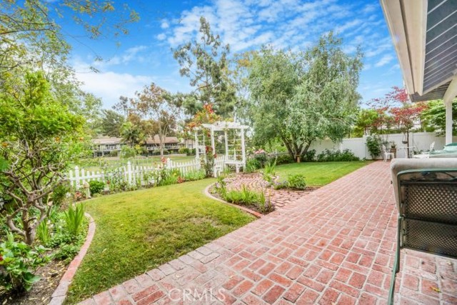 MLS #OC25100375 image #16