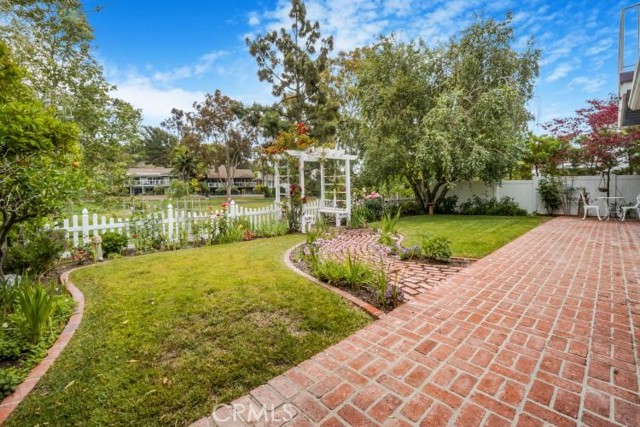 MLS #OC25100375 image #18