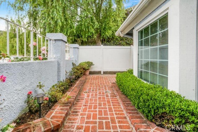 MLS #OC25100375 image #50