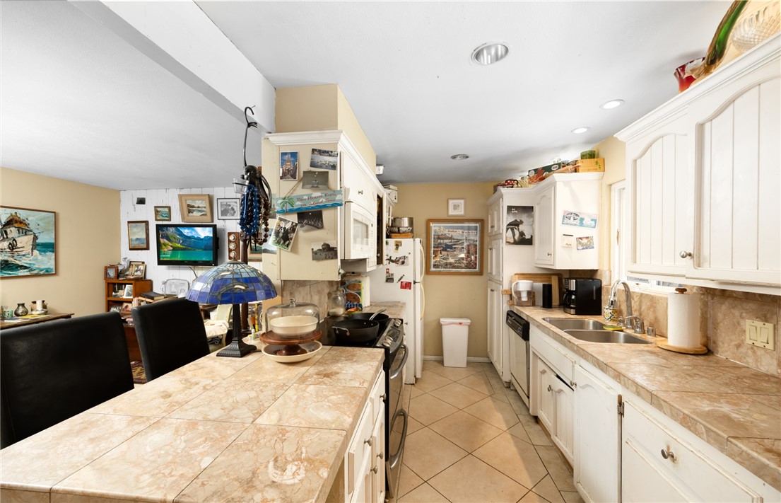 MLS #OC25100622 image #16