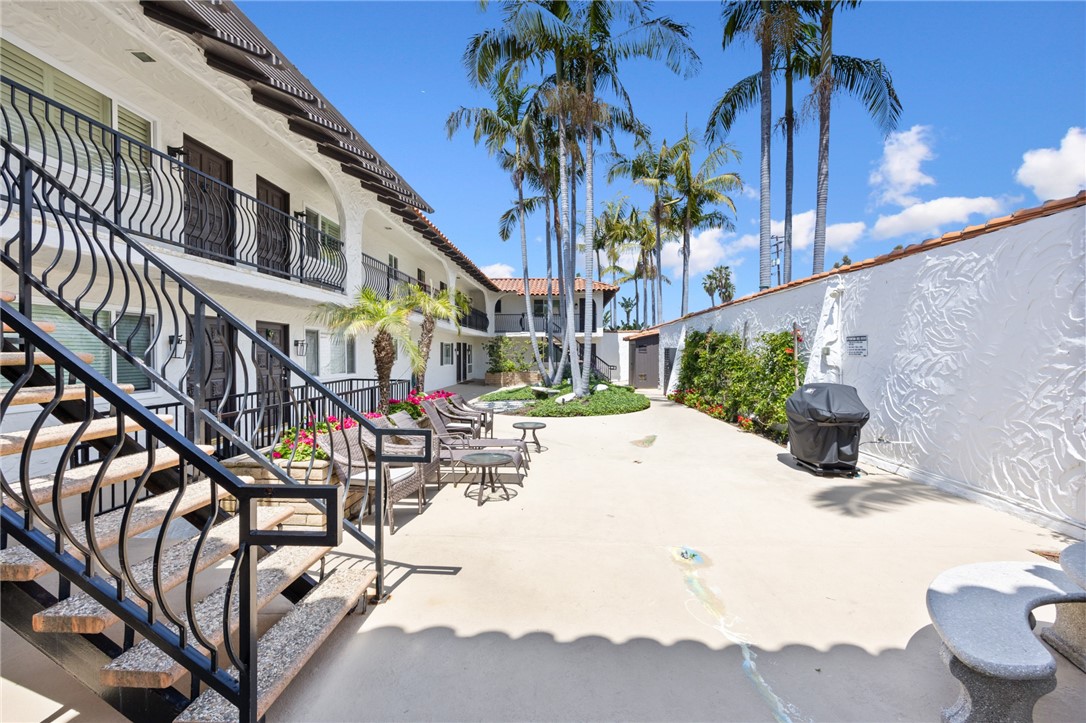 MLS #OC25100622 image #5