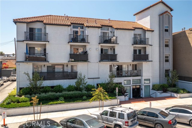 MLS #OC25101101 image #1
