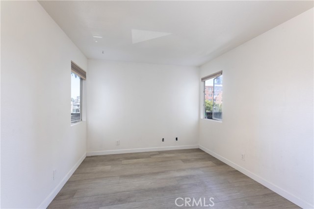 MLS #OC25101101 image #11