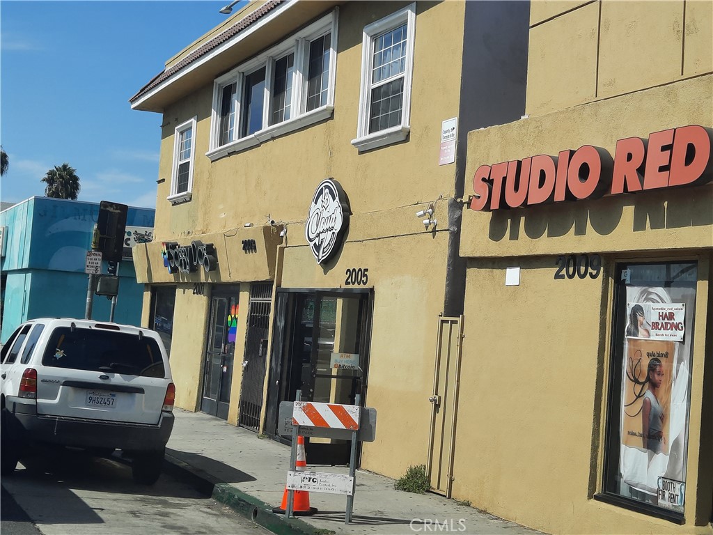 MLS #OC25101601 image #1