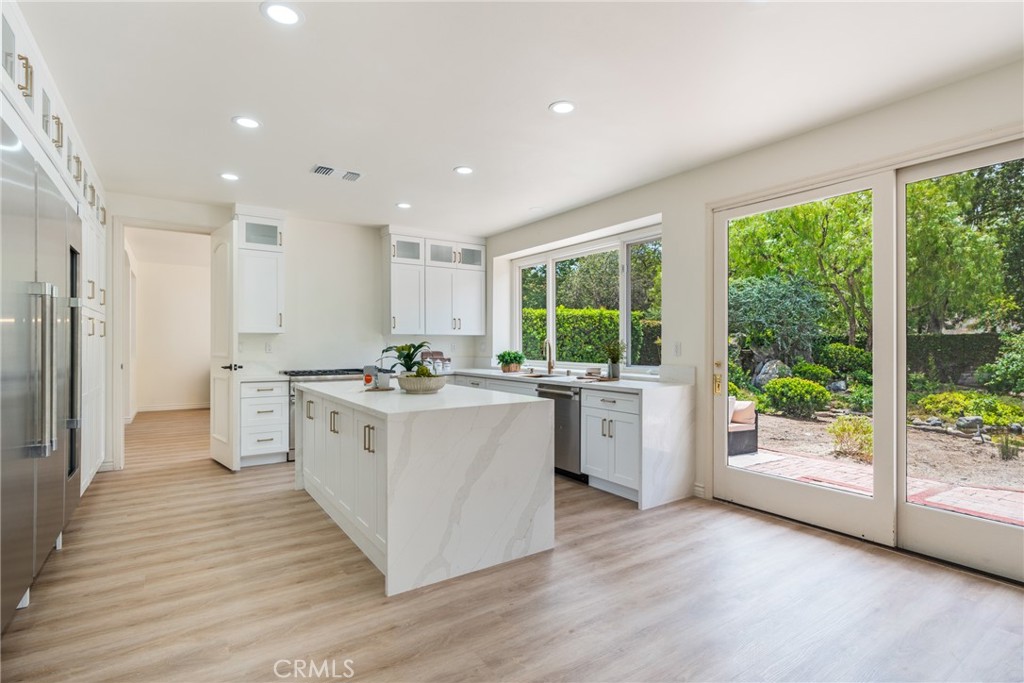 MLS #OC25101826 image #23