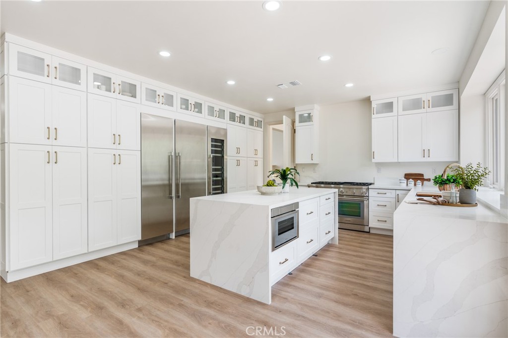 MLS #OC25101826 image #24