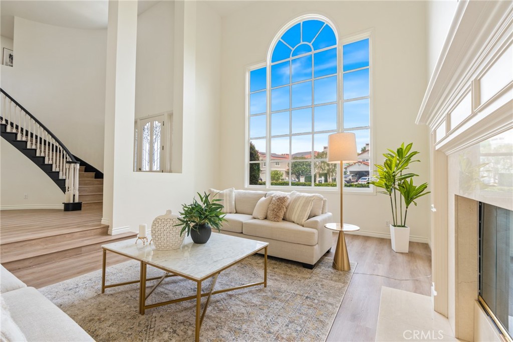 MLS #OC25101826 image #4