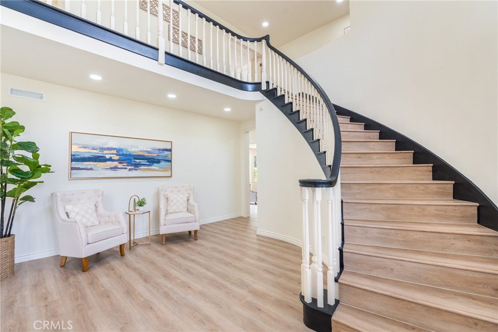 MLS #OC25101826 image #6