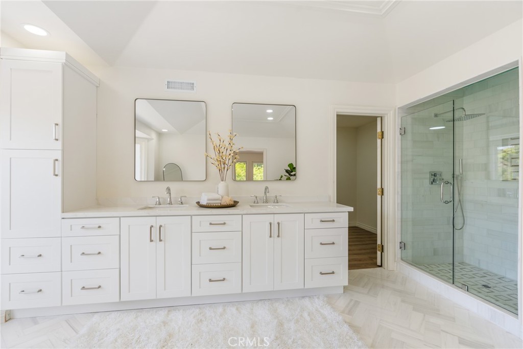 MLS #OC25101826 image #60