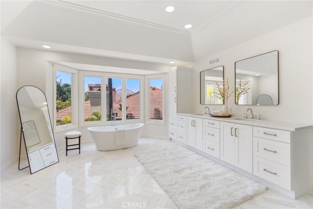 MLS #OC25101826 image #61