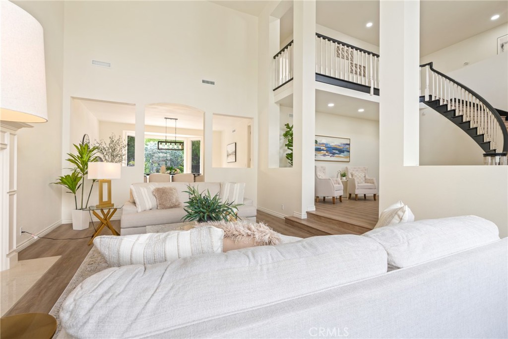 MLS #OC25101826 image #9