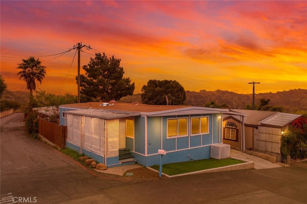 MLS #OC25103342 image #0