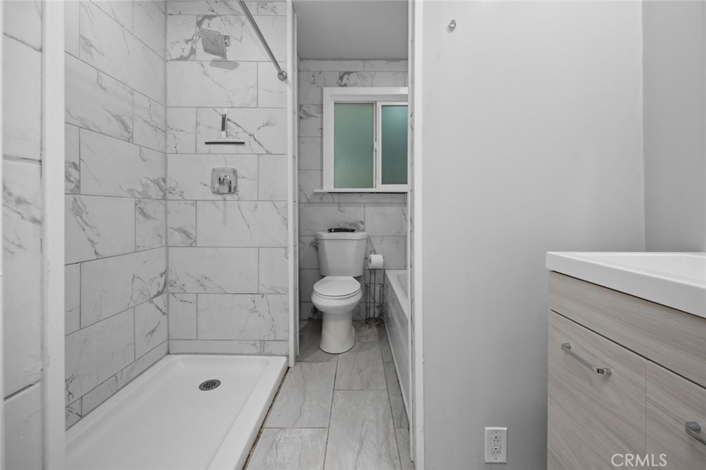 MLS #OC25103342 image #4